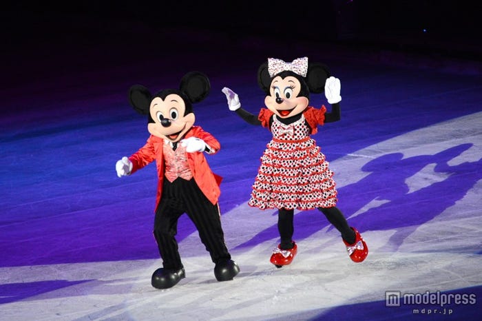 「ディズニー・オン・アイス」ミッキー、ミニー