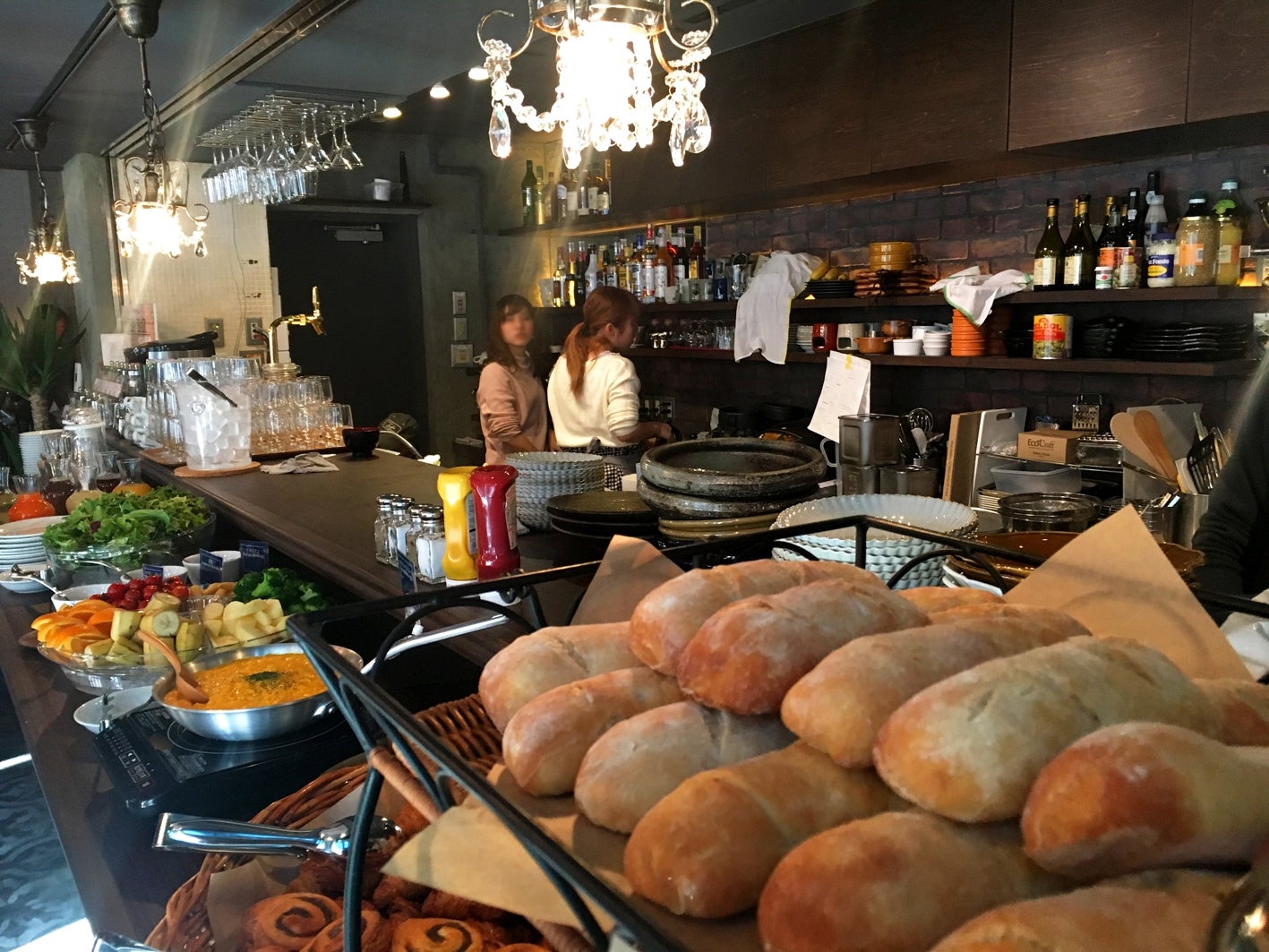 宇田川カフェ系列の新店「六本木カフェ」誕生、朝ビュッフェ＆スペイン創作料理も