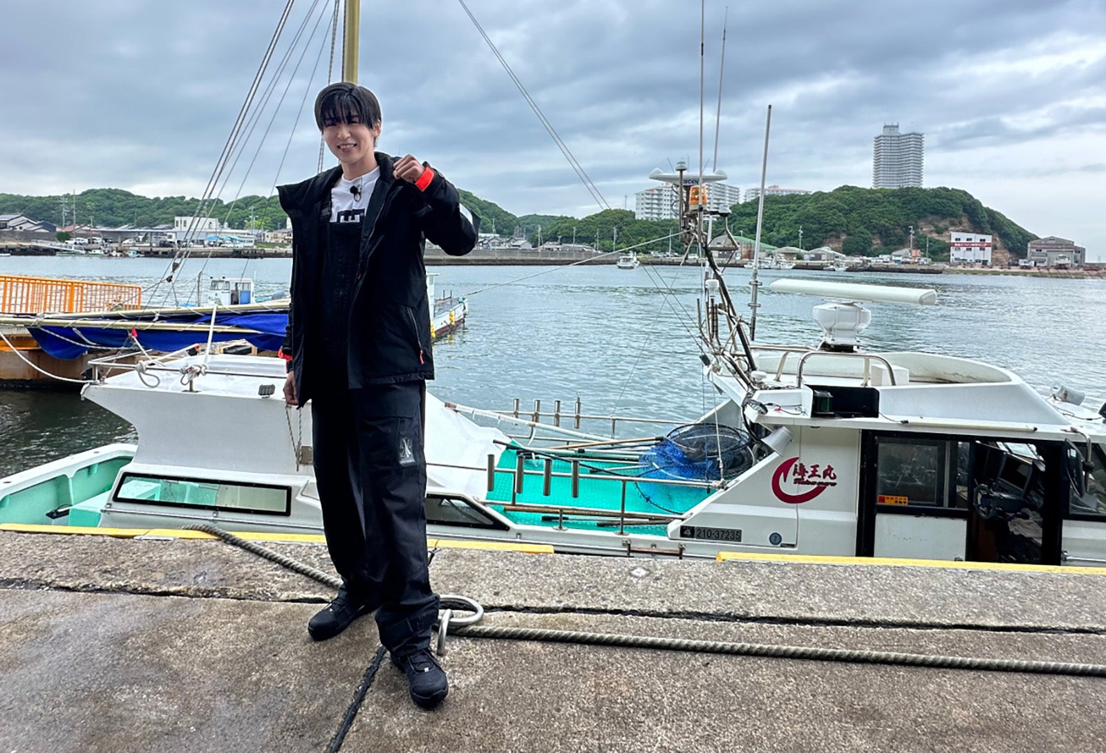 Snow Man目黒蓮、釣り企画で“魚の王様”に挑む 市場競りの衝撃価格とは