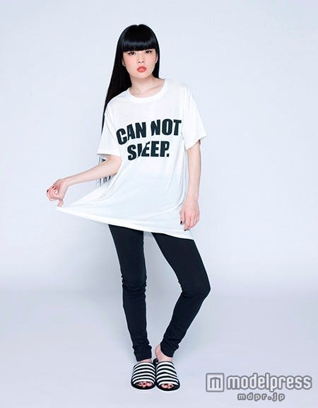 秋元梢×「YUMMY MART」レギンス