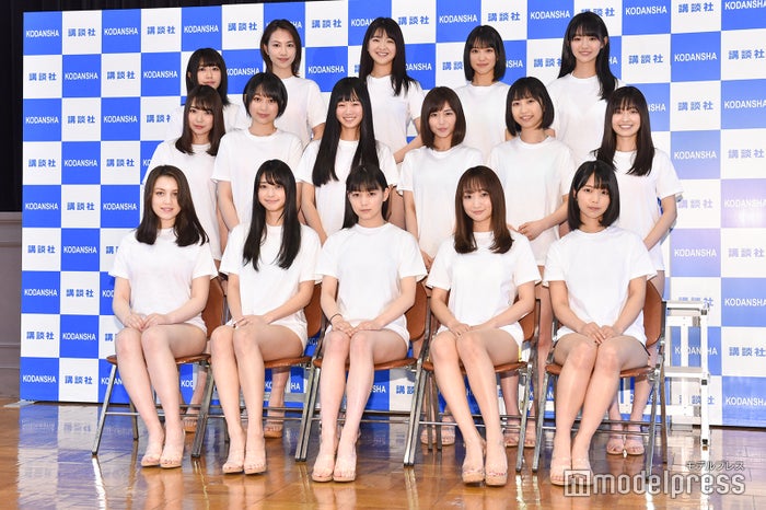 （前列左より）ミッシェル愛美、山口はのん、吉澤遥奈、前田千恵、夏目綾（中列左より）吉沢朱音、小林穂乃香、ぴーぴる、桜田茉央、新木優海、木崎くるみ（後列左より）本多しおり、白山瑠衣、桜木美愛、佐藤あかり、豊田ルナ（C）モデルプレス