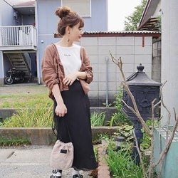まだ着たい! 「白Tシャツ&黒Tシャツ」で作る秋コーデ10選