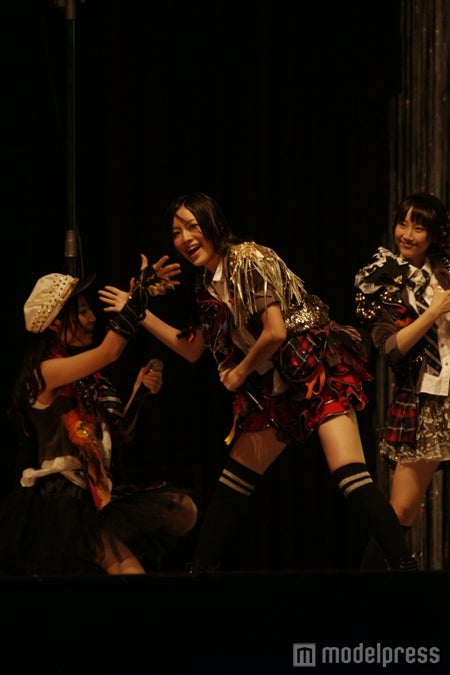 （左から）高柳明音、松井珠理奈、松井玲奈