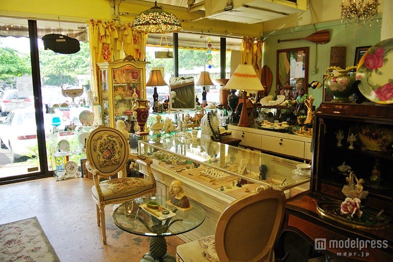 ハワイのアンティークショップで上品レディに変身