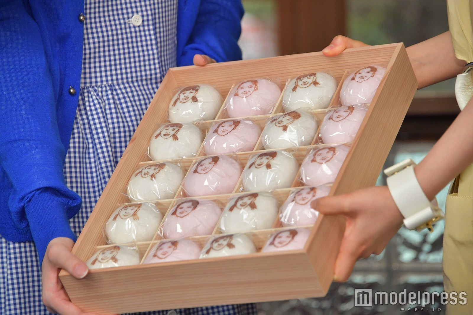 「わろてんか」料理指導の先生の手作りまんじゅう （C）モデルプレス