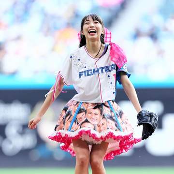 「相撲も好きなの？！」「推し力士は？」野球場出没でおなじみのトップアイドル 白熱の大相撲秋場所を観戦 「揺るぎねぇなぁ」国技館でも新庄LOVE不変の牧野真莉愛