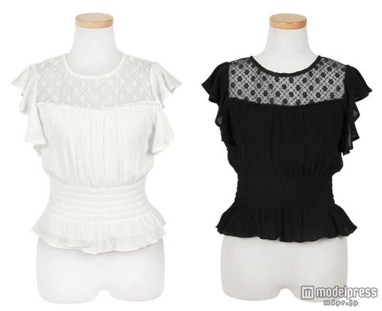 ショート丈半袖シフォンフリルブラウス「KOBELETTUCE」2,690円（税込）