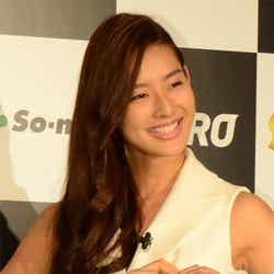 So‐netの新サービス「NURO(ニューロ)」発表会に出席したすみれ