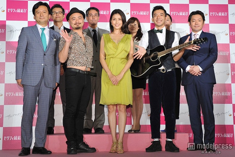 橋本マナミ（中央）