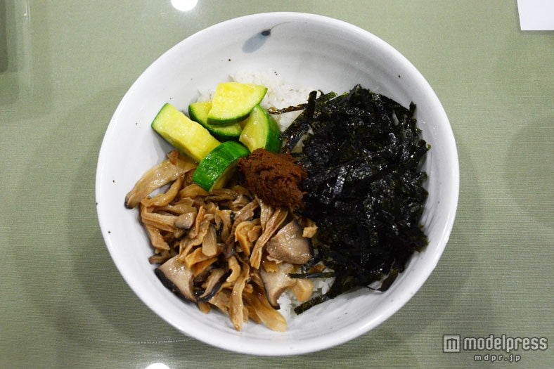 「野菜ビビンバ」9，000ウォン（約900円）