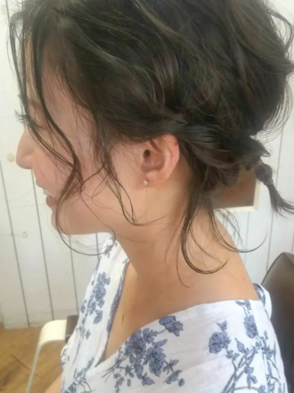 編みおろしアレンジのやり方を解説 結婚式のお呼ばれヘアスタイルにおすすめ モデルプレス 編みおろしアレンジのやり方を解説 結婚式のお呼ばれヘアスタイルにおすすめ モデルプレス
