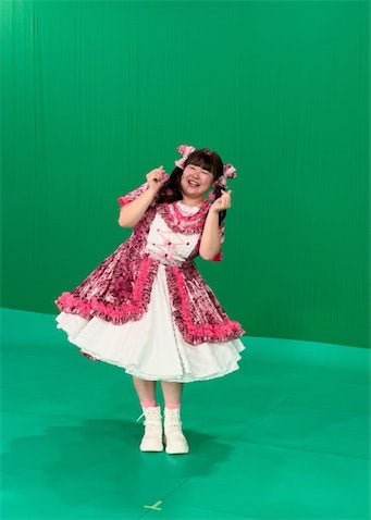 「なんて可愛いの～」やす子、ツインテール×ピンクドレス姿に反響「お姫様みたい」