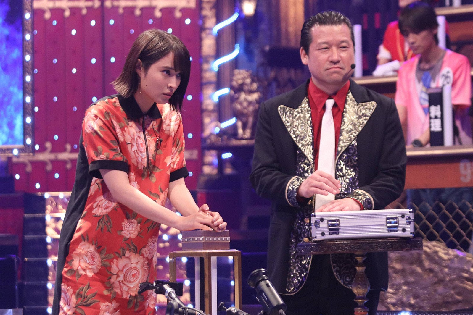 広瀬アリス、佐藤二朗 （C）フジテレビ