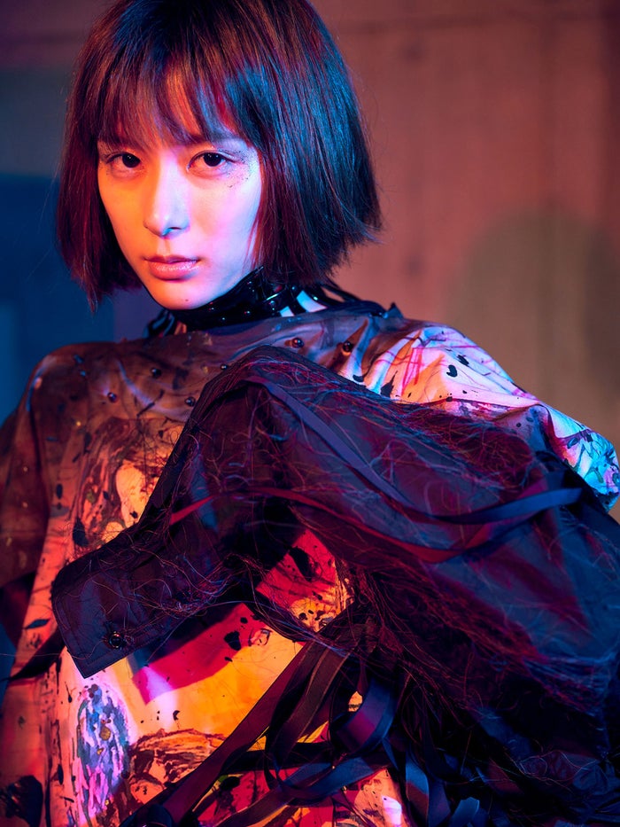 芳根京子 強い眼差しで魅せる世界観 涙を流す姿も モデルプレス 芳根京子 強い眼差しで魅せる世界観 涙を流す姿も モデルプレス