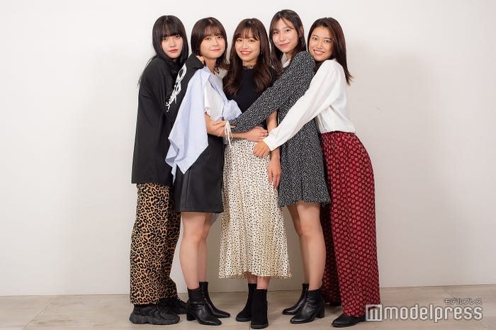 「ミス成蹊コンテスト」ファイナリスト/左から山本麗さん、安面里菜さん、田辺萌夏さん、根岸ななかさん、石川英利佳さん(C)モデルプレス