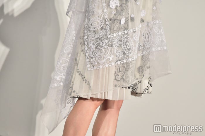 <ファッションチェック>プリーツ×透け素材のトレンドMIX/宮崎あおい(C)モデルプレス