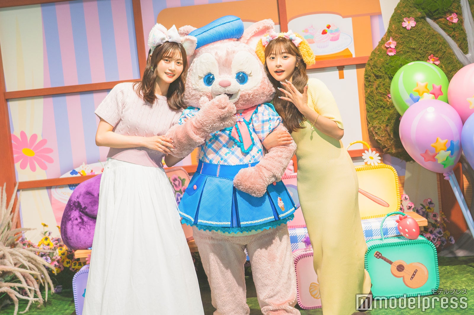 リーナ・ベルとグリーティング（C）モデルプレス