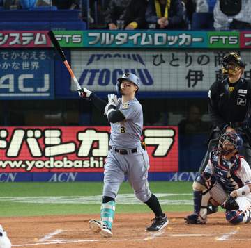 阪神が2桁得点で堅首 佐藤輝が今季7号ソロで3冠に浮上、西勇が617日ぶり白星