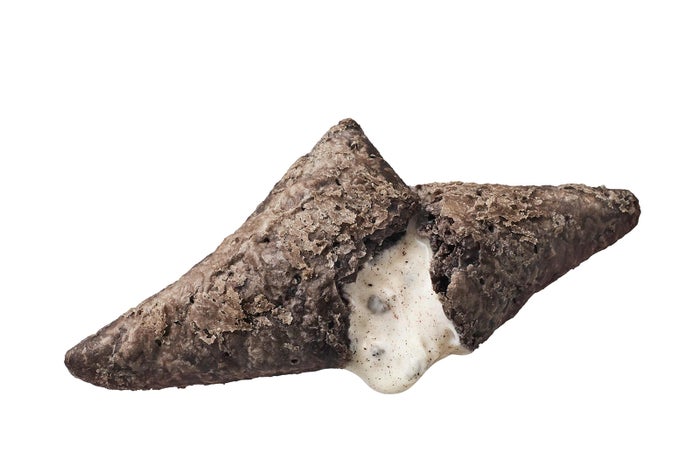 三角チョコパイ クッキー&クリーム/画像提供:日本マクドナルド株式会社