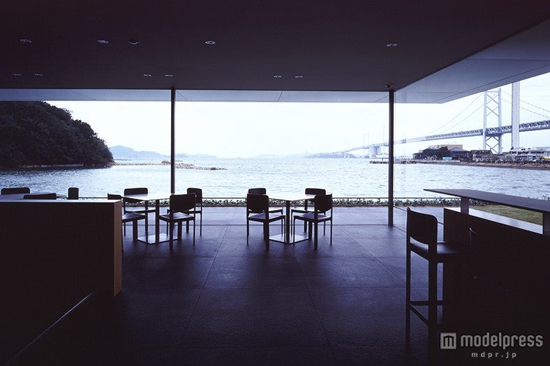「香川県立東山魁夷せとうち美術館」／瀬戸大橋が眼前に広がるカフェ