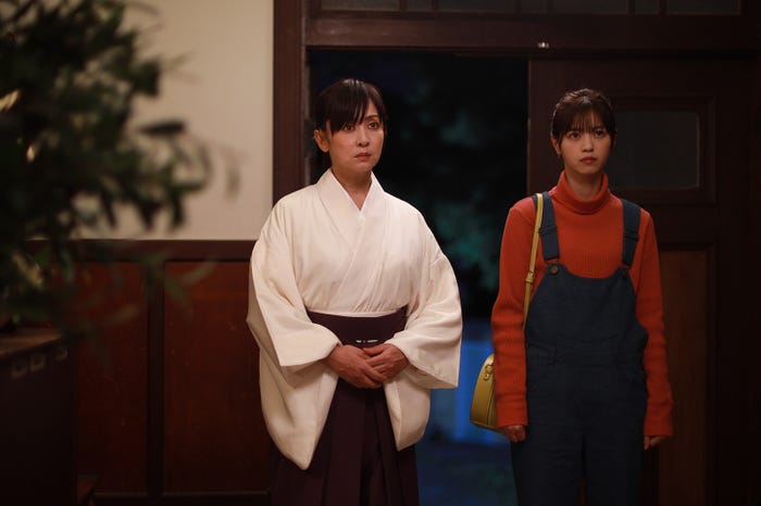 斉藤由貴、西野七瀬「言霊荘」(C)テレビ朝日