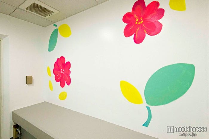 押切もえが手がけたウォールアート