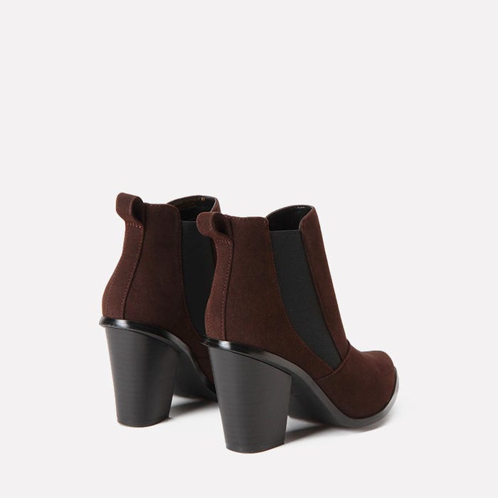 ポインテッドチェルシーブーツ「CHARLES & KEITH」5,767円(税込)/画像提供:CHARLES & KEITH