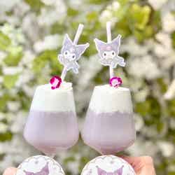 オリジナルコースター&ストロー付き クロミ ドリンクは通常アフタヌーンティーに+1000円/提供画像