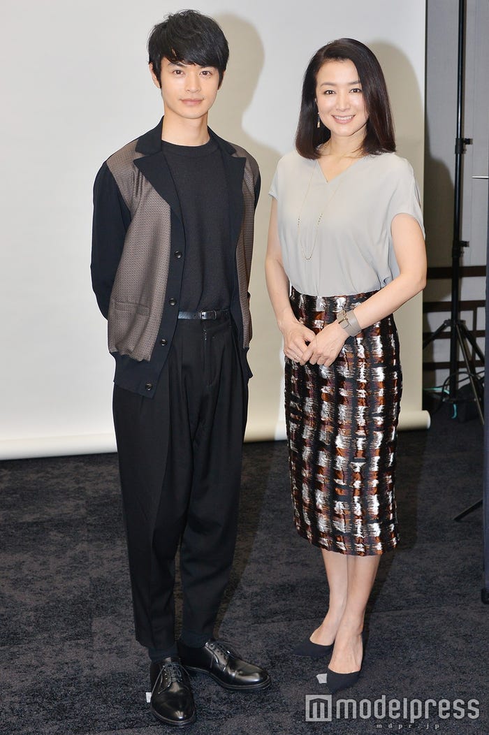 瀬戸康史、鈴木京香 (C)モデルプレス