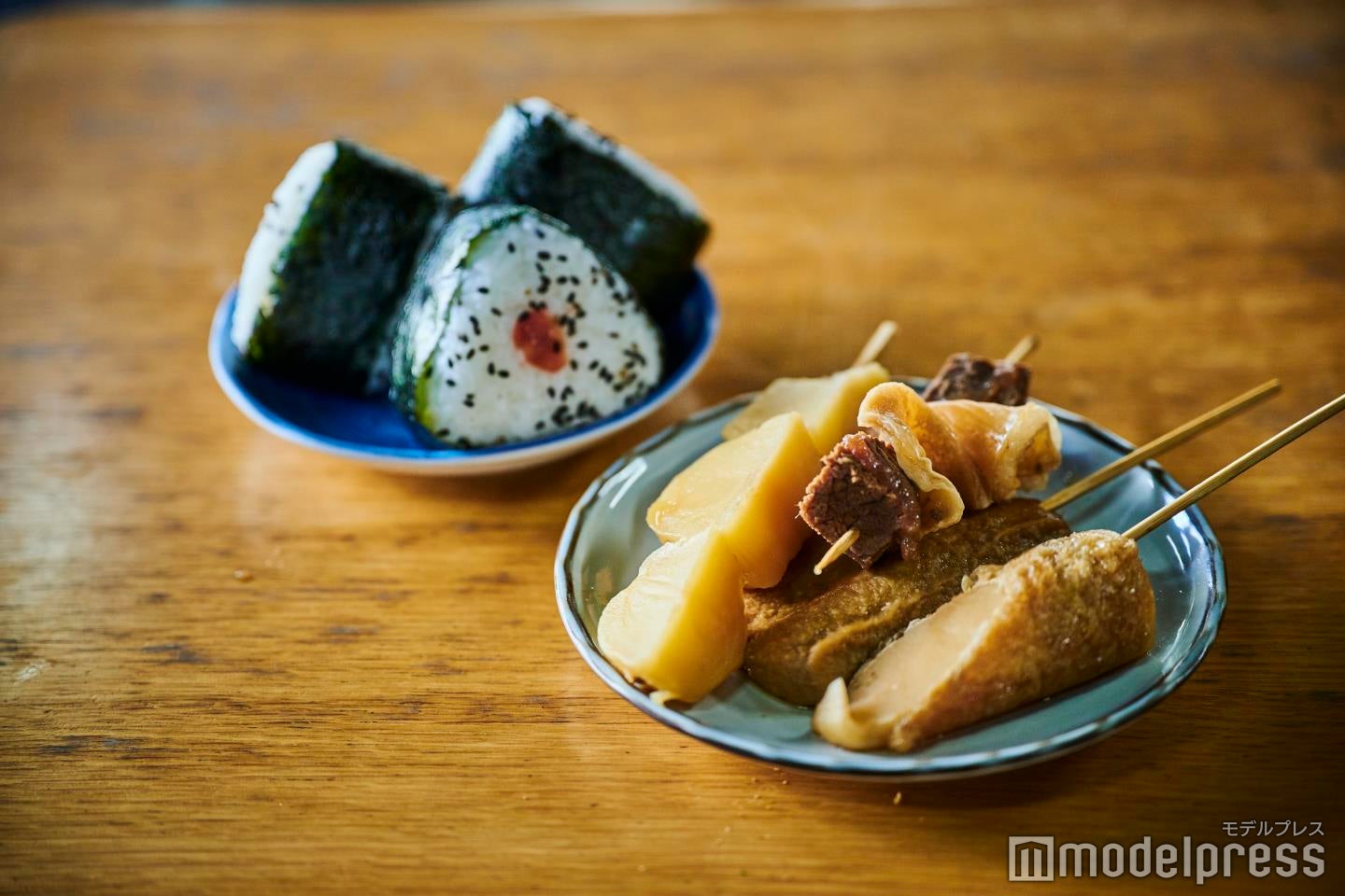 からしをチョン。お粉（魚粉）を振りかけていただきます！（C）モデルプレス