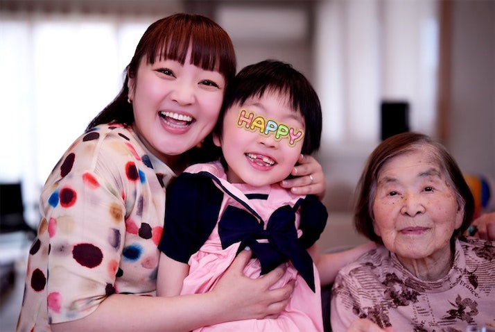 柳原可奈子、家族みんなで長女の小学校入学祝いランチ「とってもにぎやかな時間になりました」