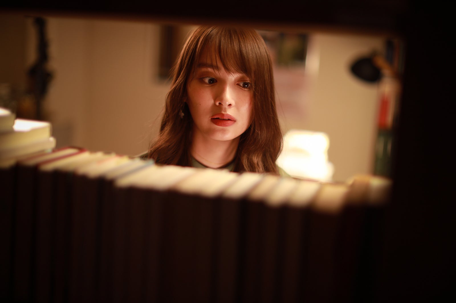 内田理央／「言霊荘」第8話より（C）テレビ朝日