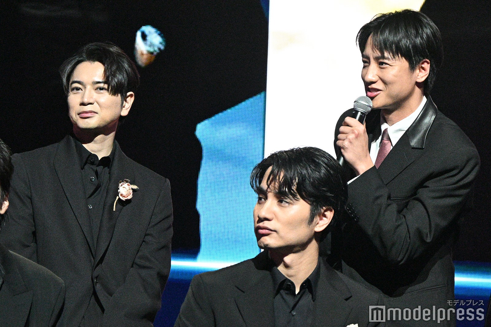 松本潤、最後に杉野遥亮を紹介する藤原季節、中村蒼（C）モデルプレス