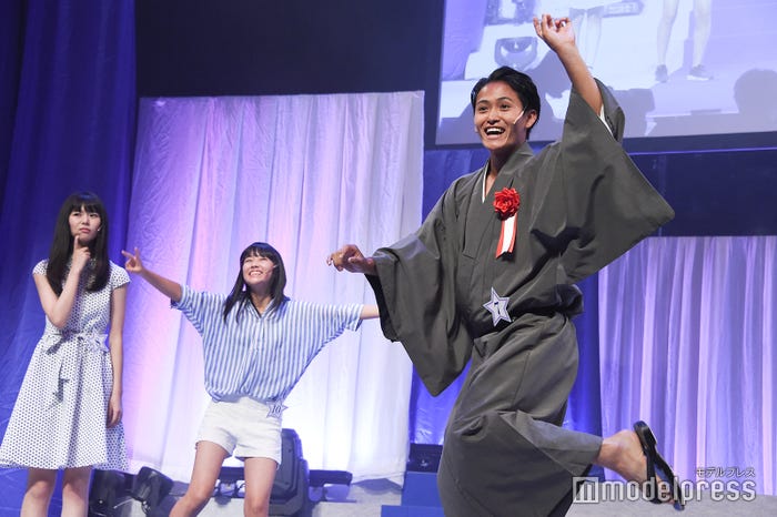 青木怜奈さん、木下紗菜さん、松澤和輝さん (C)モデルプレス