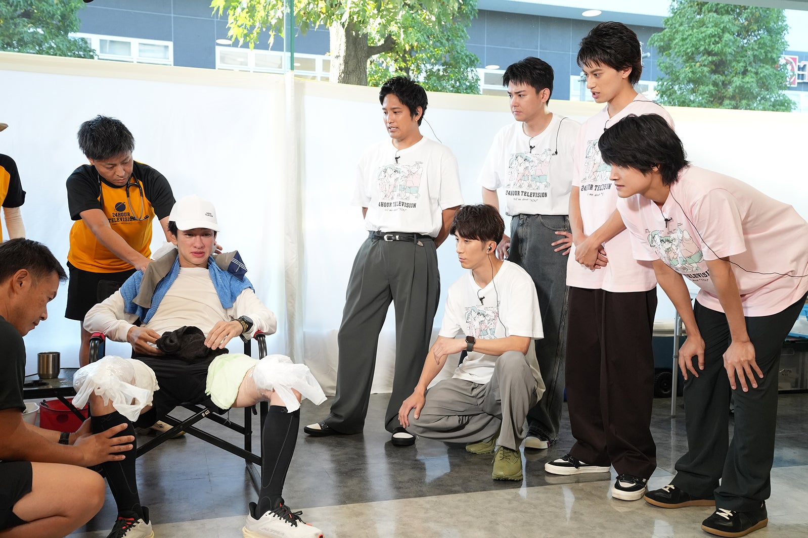 WEST.・Aぇ! group「横山会」メンバー、SUPER EIGHT横山裕のもとへ サプライズ応援駆けつける【24時間テレビ48】