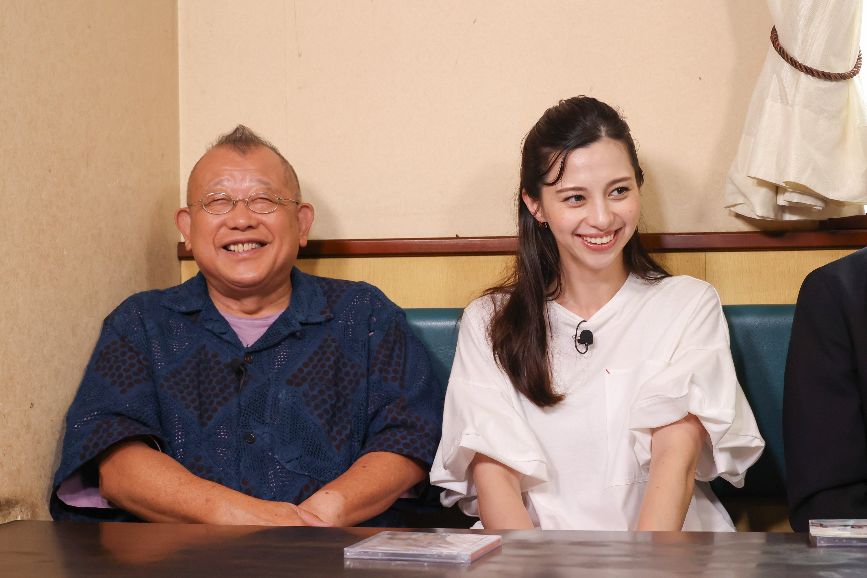 笑福亭鶴瓶、中条あやみ（C）カンテレ