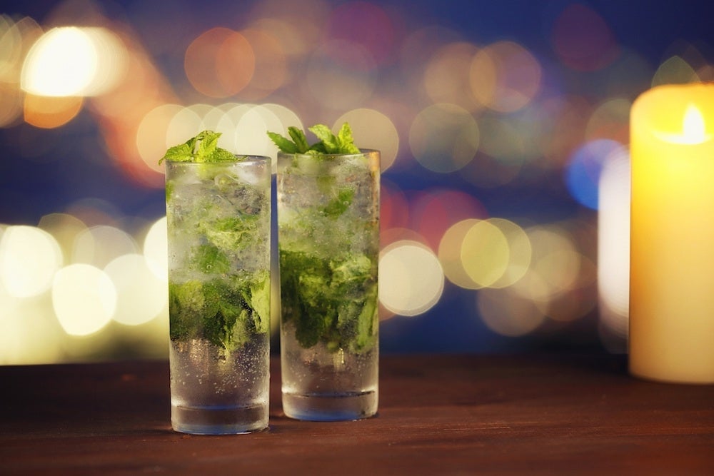 オリジナルモヒートで夕涼み／画像提供：神戸布引ハーブ園