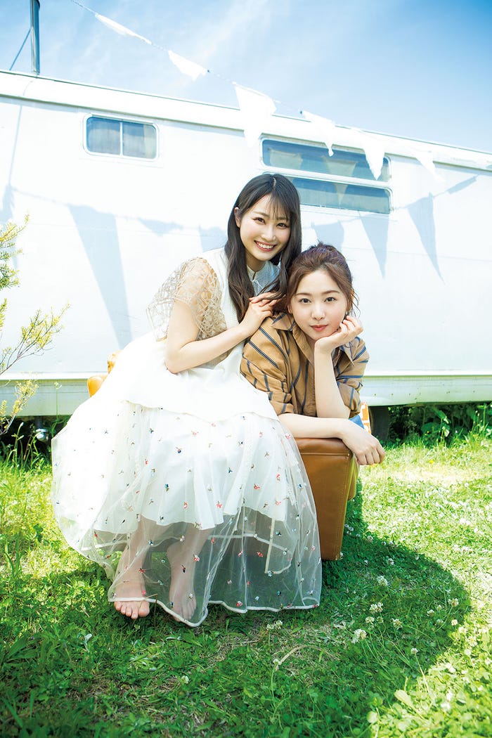 (左から)潮紗理菜、富田鈴花(提供写真)