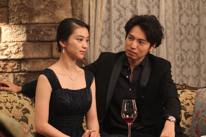 武井咲、桐山漣/「貴族探偵」第10話より(画像提供:フジテレビ)