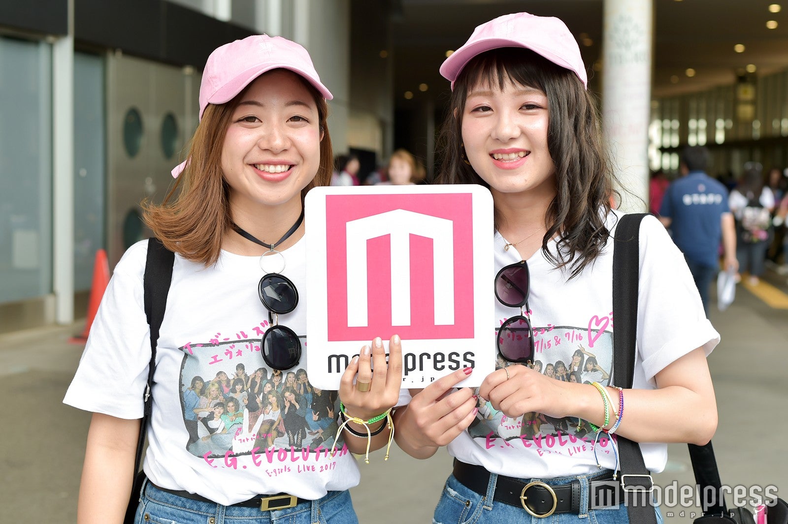 ピンクの帽子が可愛い2人組 （C）モデルプレス