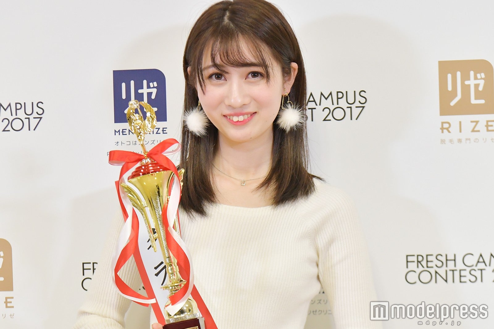 今なぜ話題 日本一かわいい新入生 大脇有紗さん ヴィクシーショーで転倒の 中国美女モデル ミン シー モデルプレス