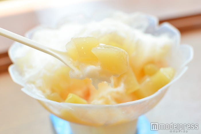 ジューシーな白桃とミルク氷の相性抜群!(C)モデルプレス