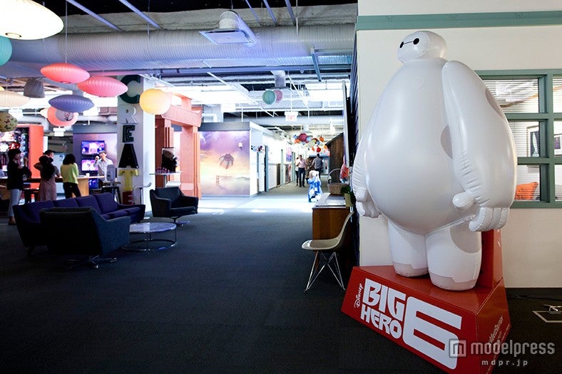 スタジオ内にはベイマックスも／撮影：Kaori Suzuki