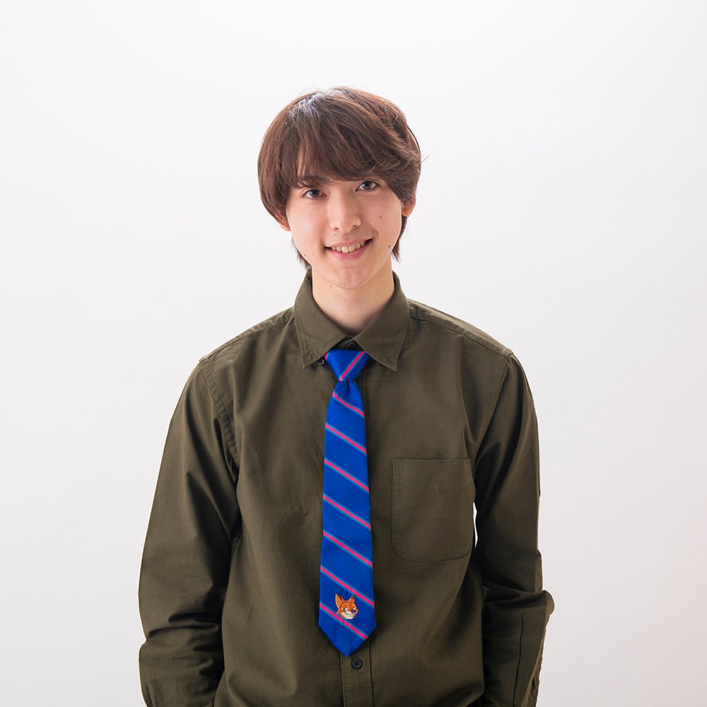 ネクタイ（¥2,000）※着用イメージ（C）Disney