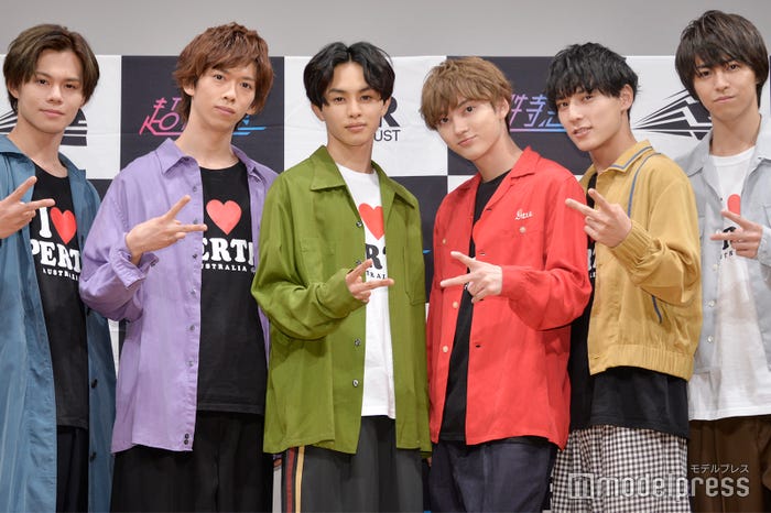 超特急(左から)カイ、リョウガ、タクヤ、ユーキ、ユースケ、タカシ (C)モデルプレス