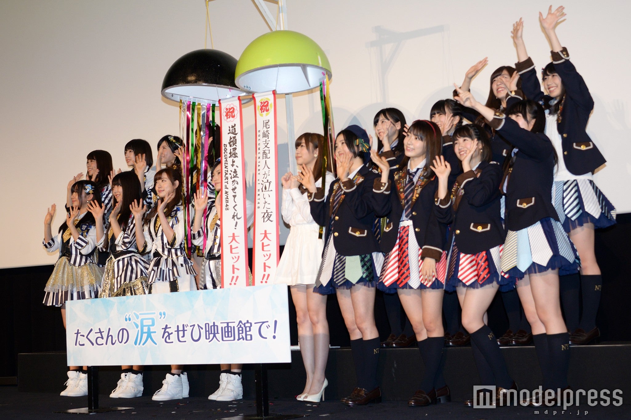 （後段左から）沖田彩華、太田夢莉、須藤凜々花、渋谷凪咲、田中美久、矢吹奈子、坂口理子、上野遥（前段左から）薮下柊、白間美瑠、渡辺美優紀、山本彩、指原莉乃、兒玉遥、宮脇咲良、朝長美桜、田島芽瑠（C）モデルプレス