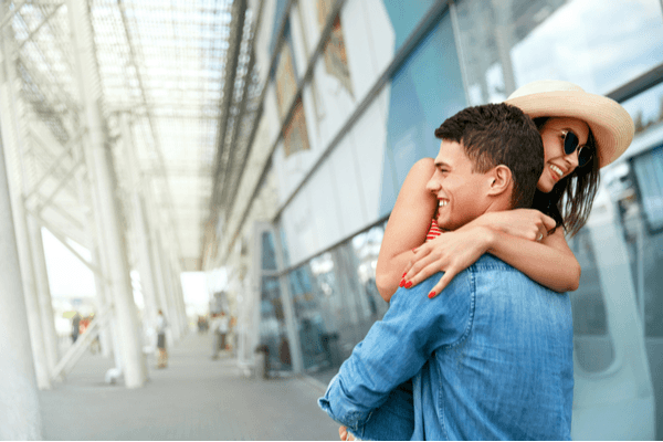 ずっと抱きしめていたい ハグの仕方で分かる 彼の心理って モデルプレス