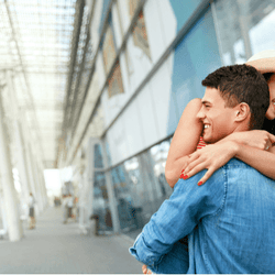 ずっと抱きしめていたい ハグの仕方で分かる 彼の心理って モデルプレス