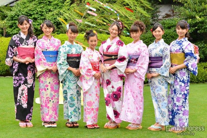 「七夕撮影会」に出席したX21の(左から)小澤奈々花、細井友里加、白鳥羽純、井頭愛海、吉本実憂、籠谷さくら、末永真唯、泉川美穂