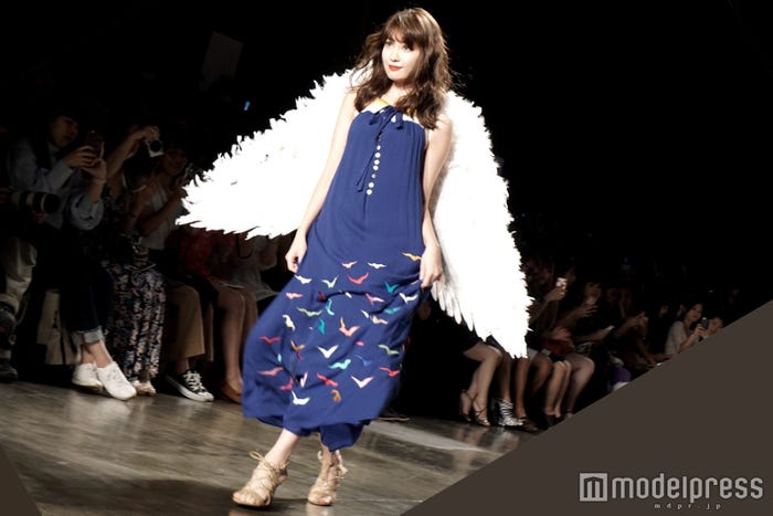 小嶋陽菜 梨花 水着ランウェイで天使の微笑み ハワイでホノルル ファッションウィーク開催 モデルプレス